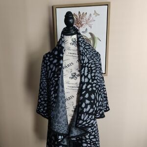 Chic Black and Gray Patterned Women's Hi-Low Duster
